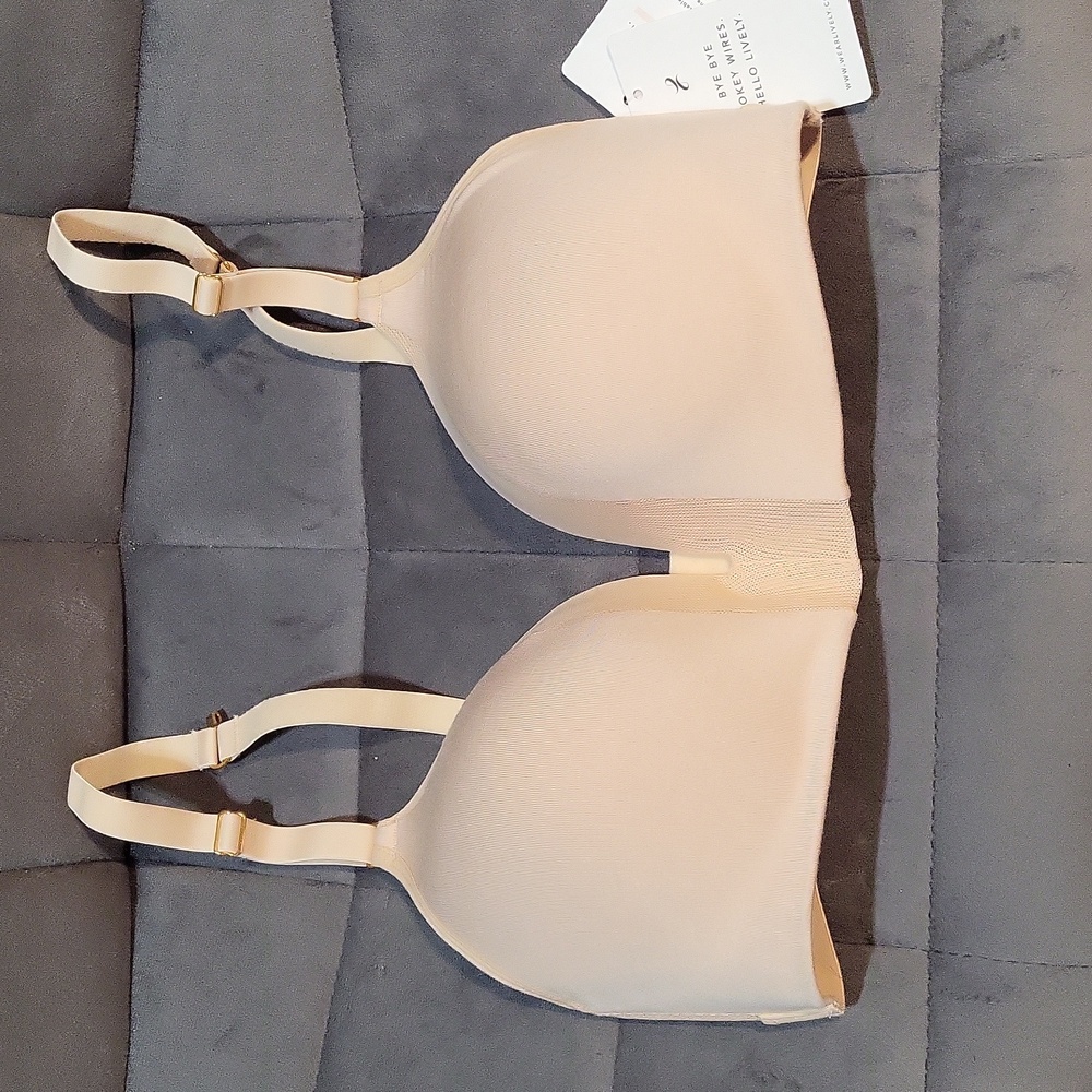 ALL YOU LIVELY WOMEN'S CREAM BRA.  34D